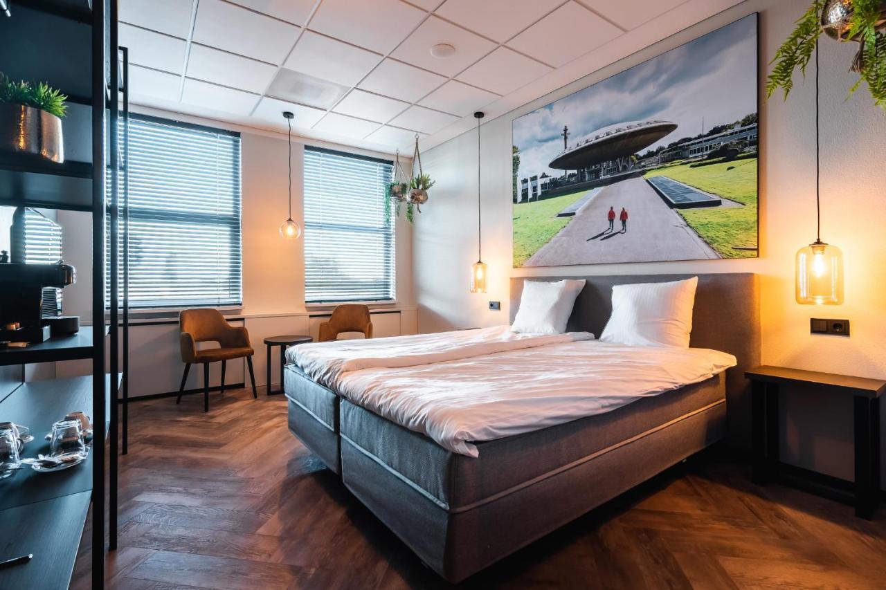 Onderwijshotel De Rooi Pannen Eindhoven Bagian luar foto